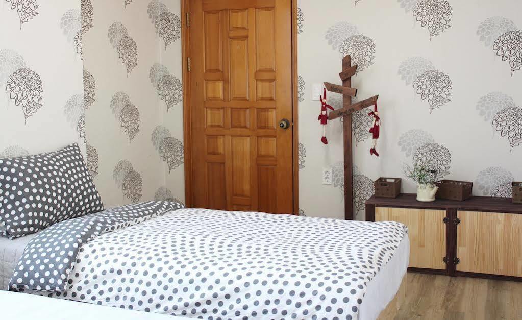 Jeju Airport Mira Guesthouse ภายนอก รูปภาพ